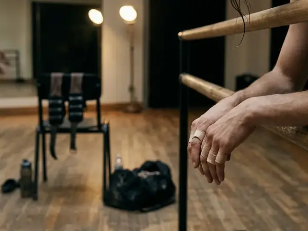 Julia Stiles' Intense Dance Training for the Role of Sara